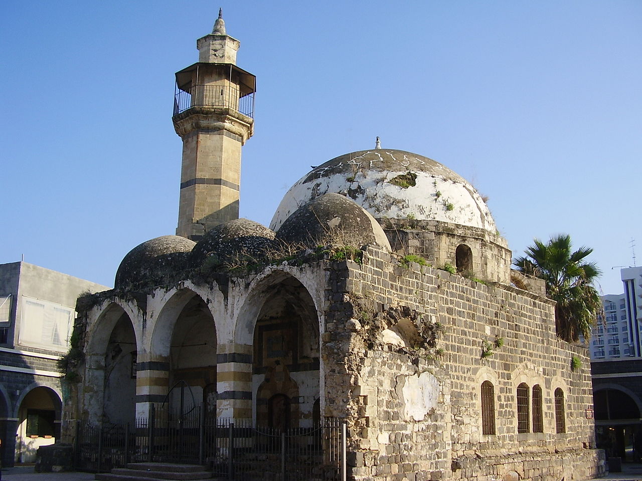 1280px-PikiWiki_Israel_11832_al_omari_mosque_in_tiberias